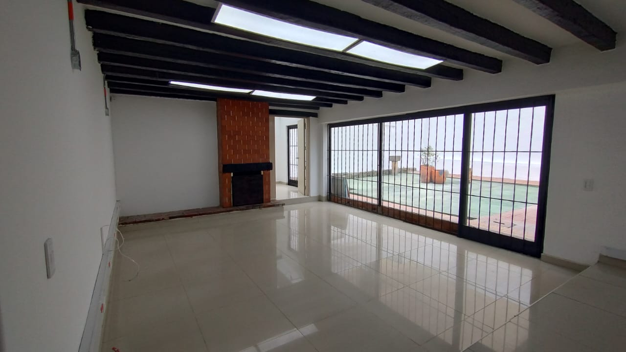 Casa de 3 alcobas en venta en Chicó Alto, Bogotá, 513 m² · foto 18 de 24