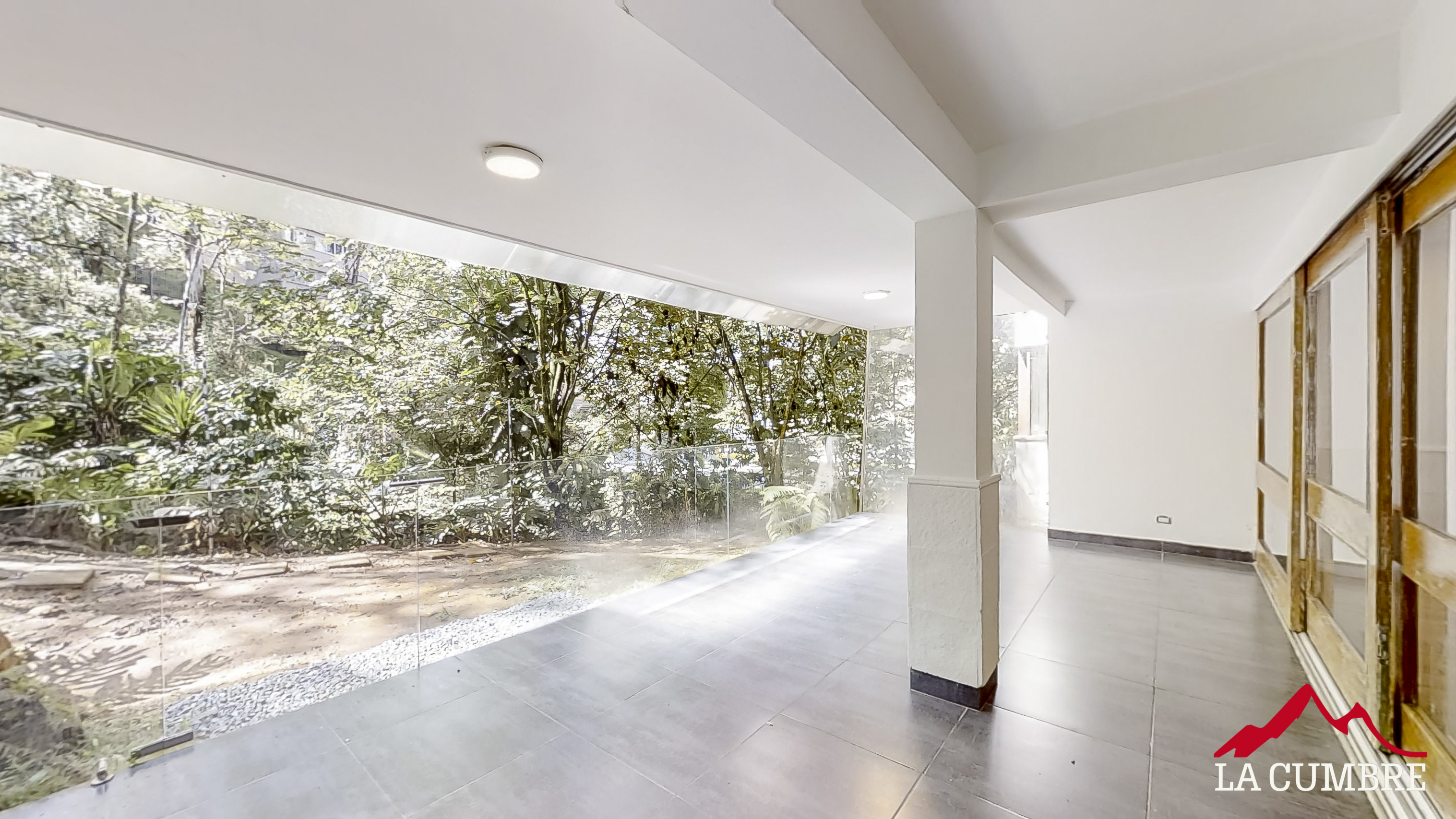 Apartamento de 3 alcobas en arriendo en Las Lomas, Medellín, 215 m² · foto 2 de 15