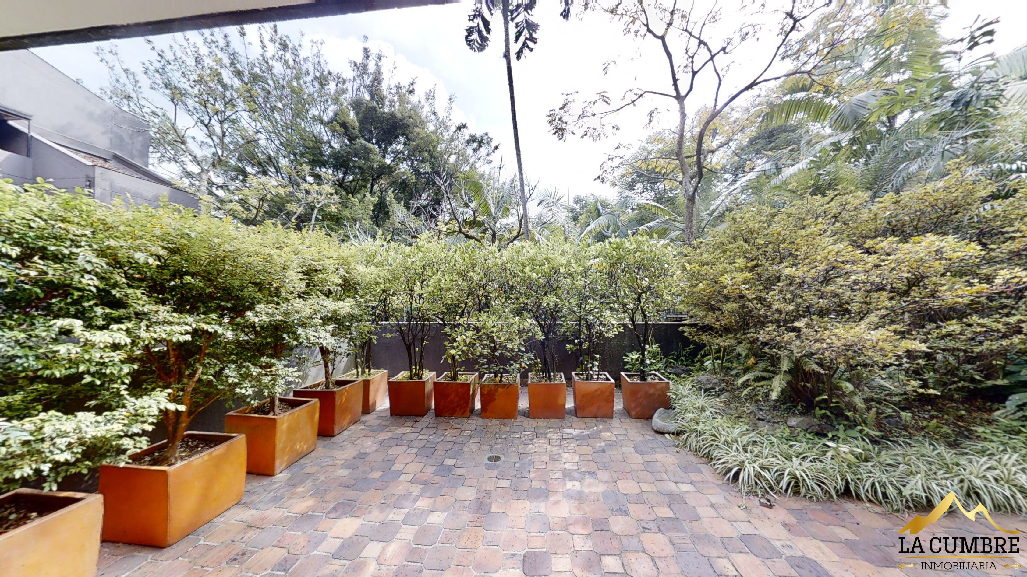 Apartamento en arriendo en El Poblado, Medellín · foto 2 de 12