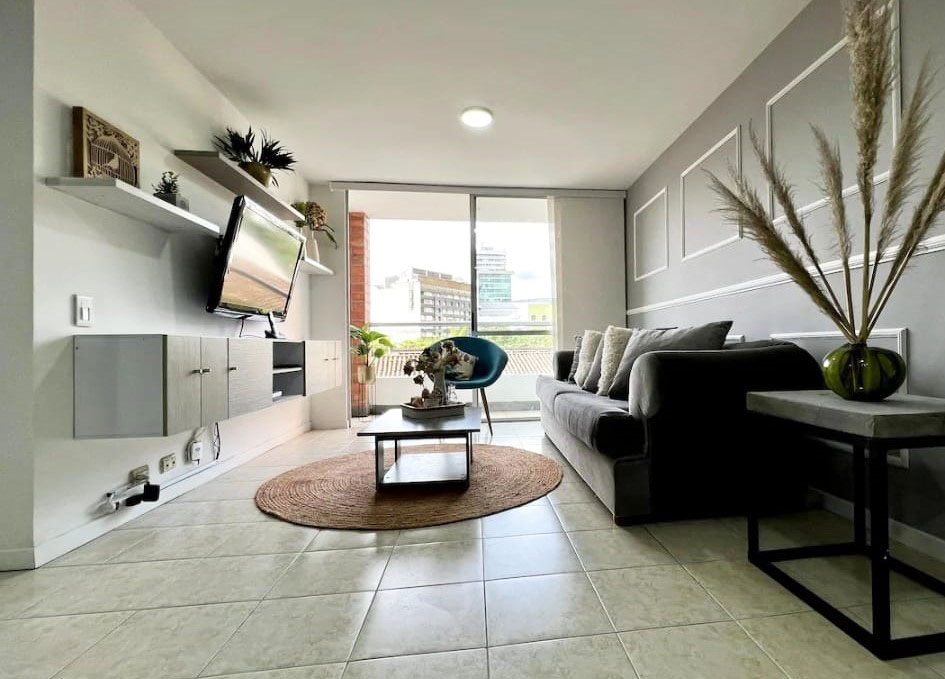 Apartamento de 3 alcobas en arriendo en La Aguacatala, Medellín, 88 m² · foto 2 de 13