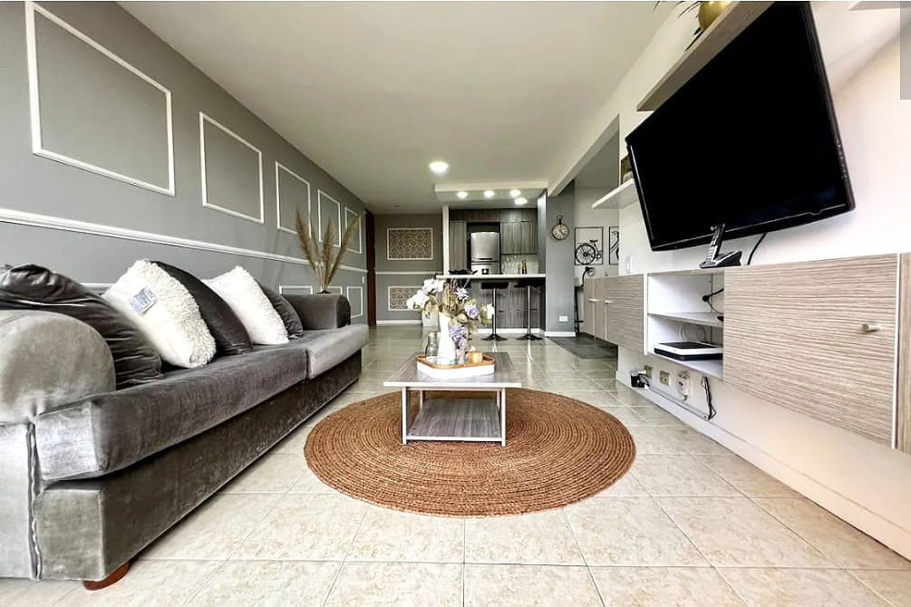Apartamento de 3 alcobas en arriendo en La Aguacatala, Medellín, 88 m² · foto 3 de 13