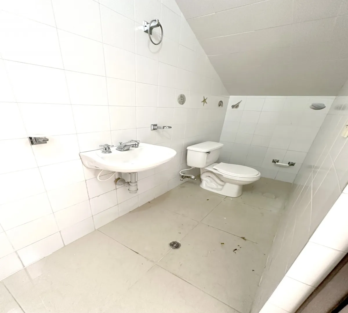 Casa de 5 alcobas en venta en San Lucas, Medellín, 470 m² · foto 18 de 24