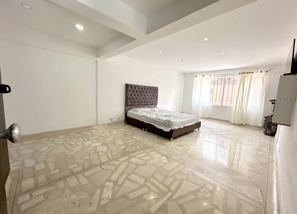 Casa de 5 alcobas en venta en San Lucas, Medellín, 470 m² · foto 19 de 24