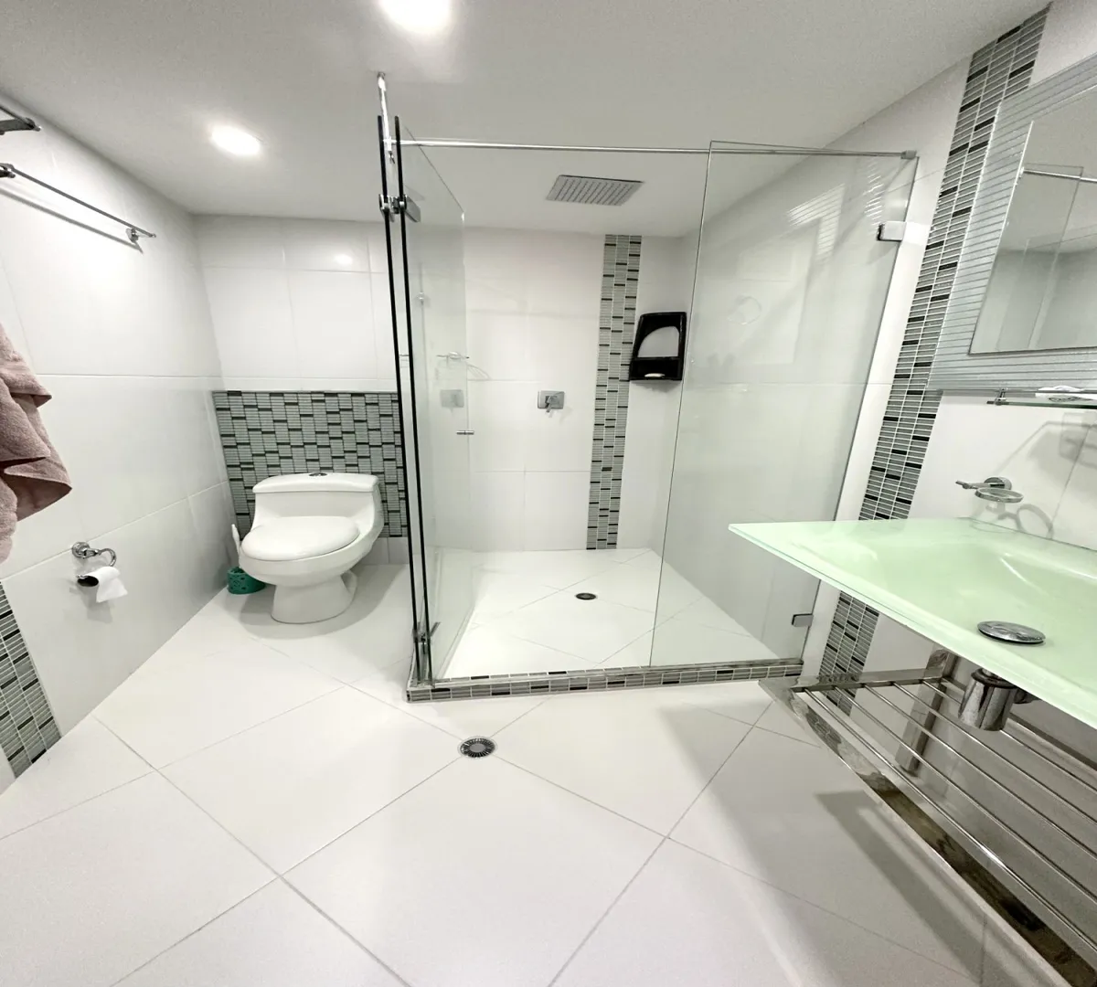 Casa de 5 alcobas en venta en San Lucas, Medellín, 470 m² · foto 22 de 24