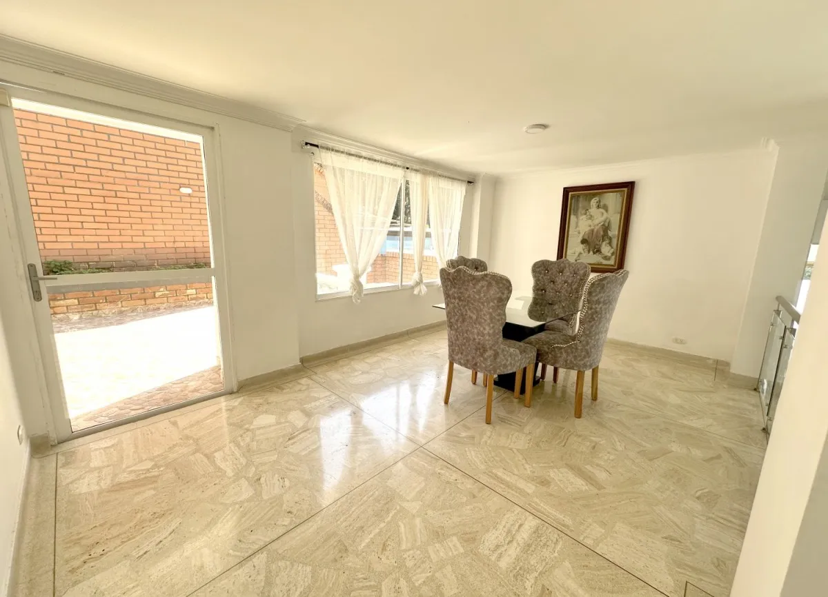Casa de 5 alcobas en venta en San Lucas, Medellín, 470 m² · foto 3 de 24