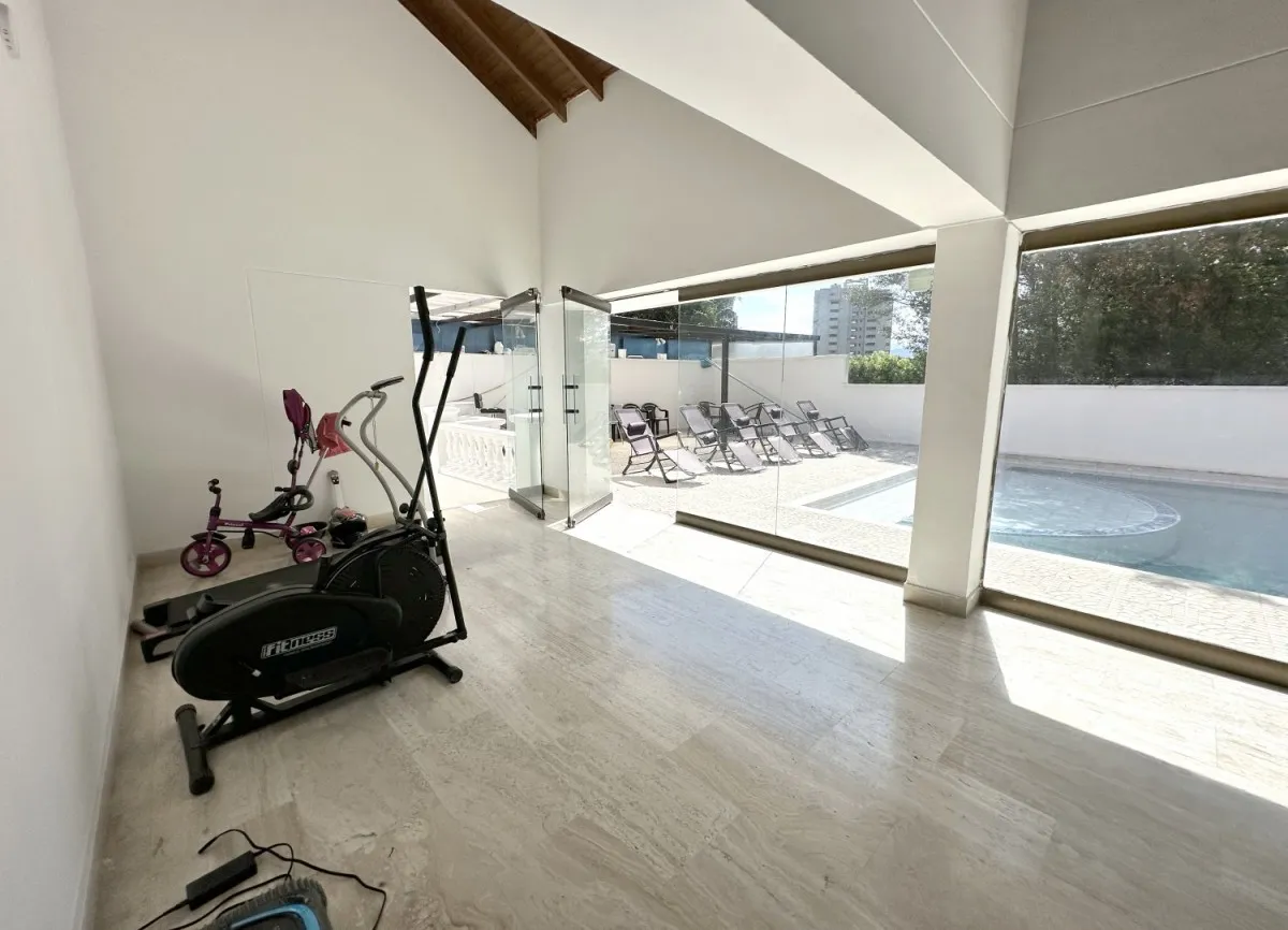 Casa de 5 alcobas en venta en San Lucas, Medellín, 470 m² · foto 4 de 24