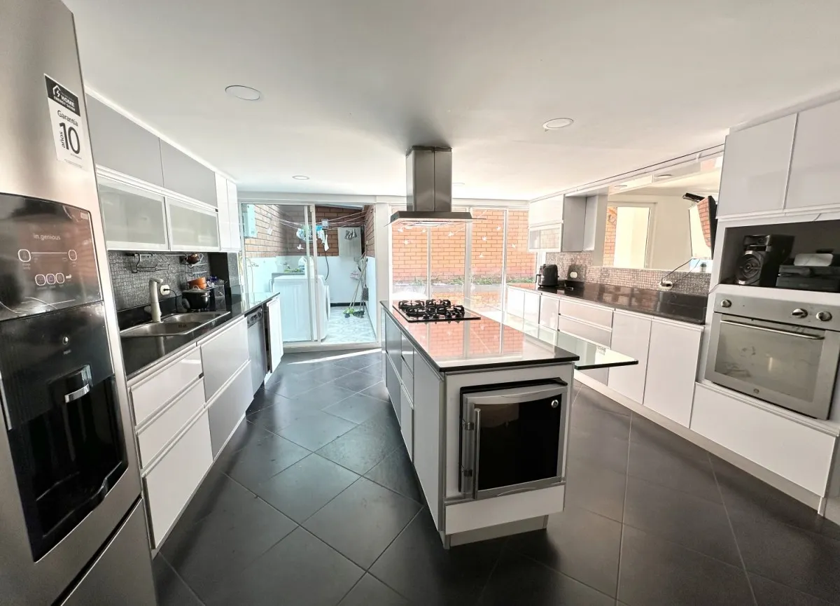 Casa de 5 alcobas en venta en San Lucas, Medellín, 470 m² · foto 6 de 24