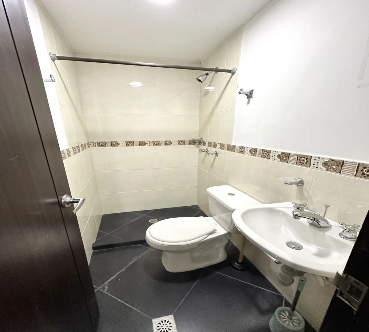 Casa de 5 alcobas en venta en San Lucas, Medellín, 470 m² · foto 8 de 24