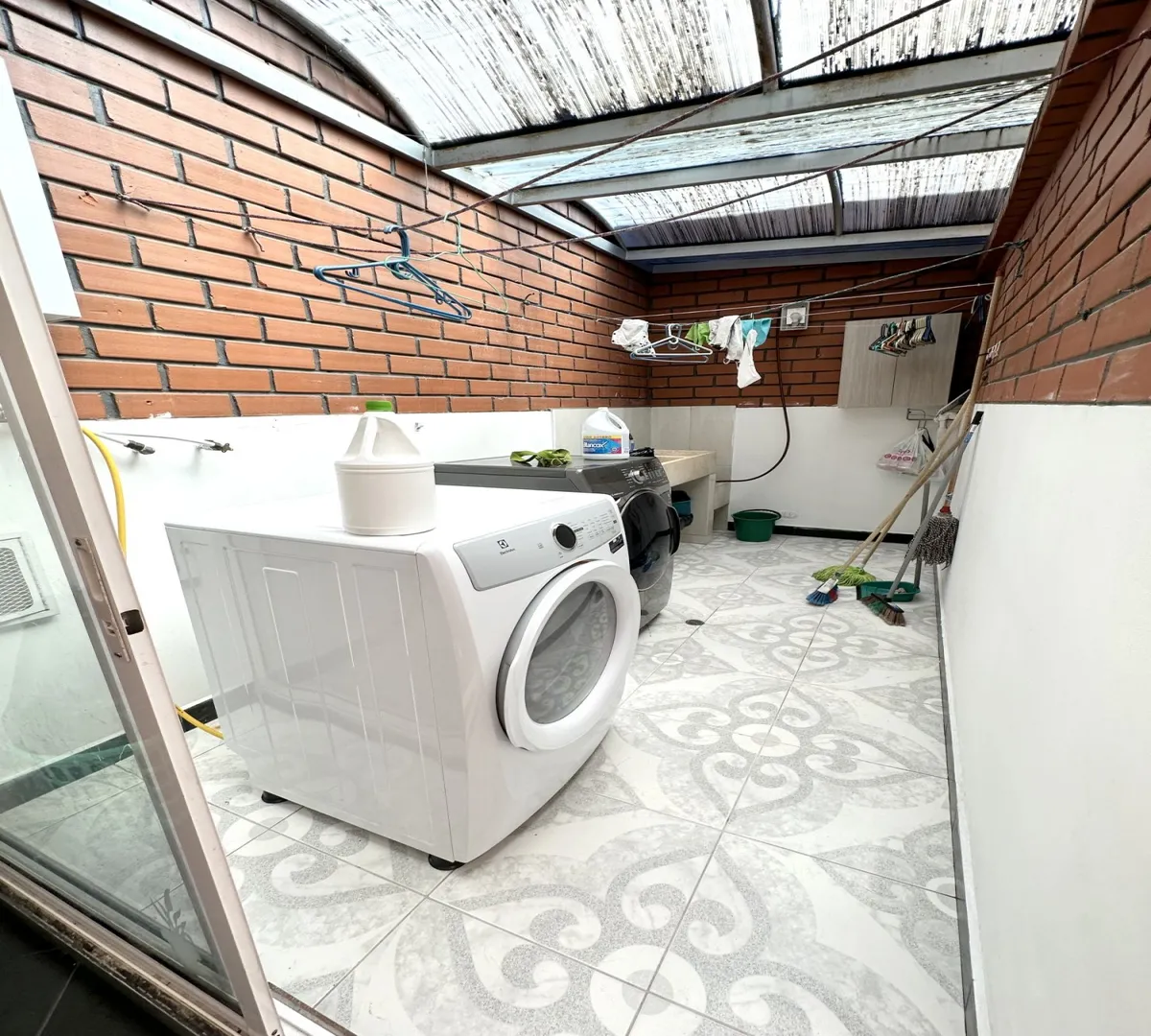 Casa de 5 alcobas en venta en San Lucas, Medellín, 470 m² · foto 9 de 24
