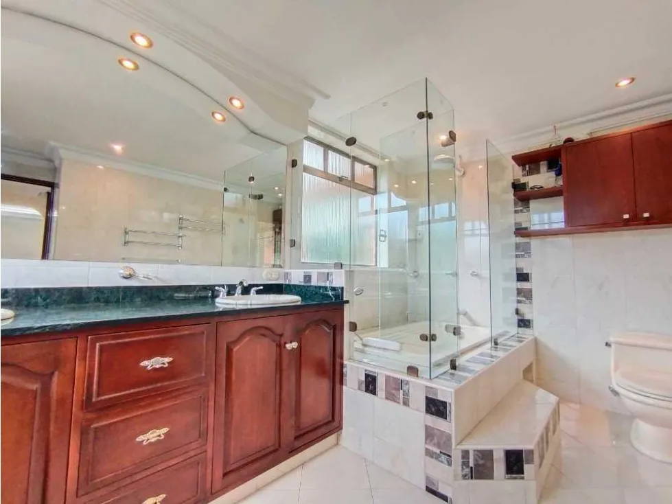 Casa de 5 alcobas en venta en Aposentos, Sopó, 355 m² · foto 18 de 24
