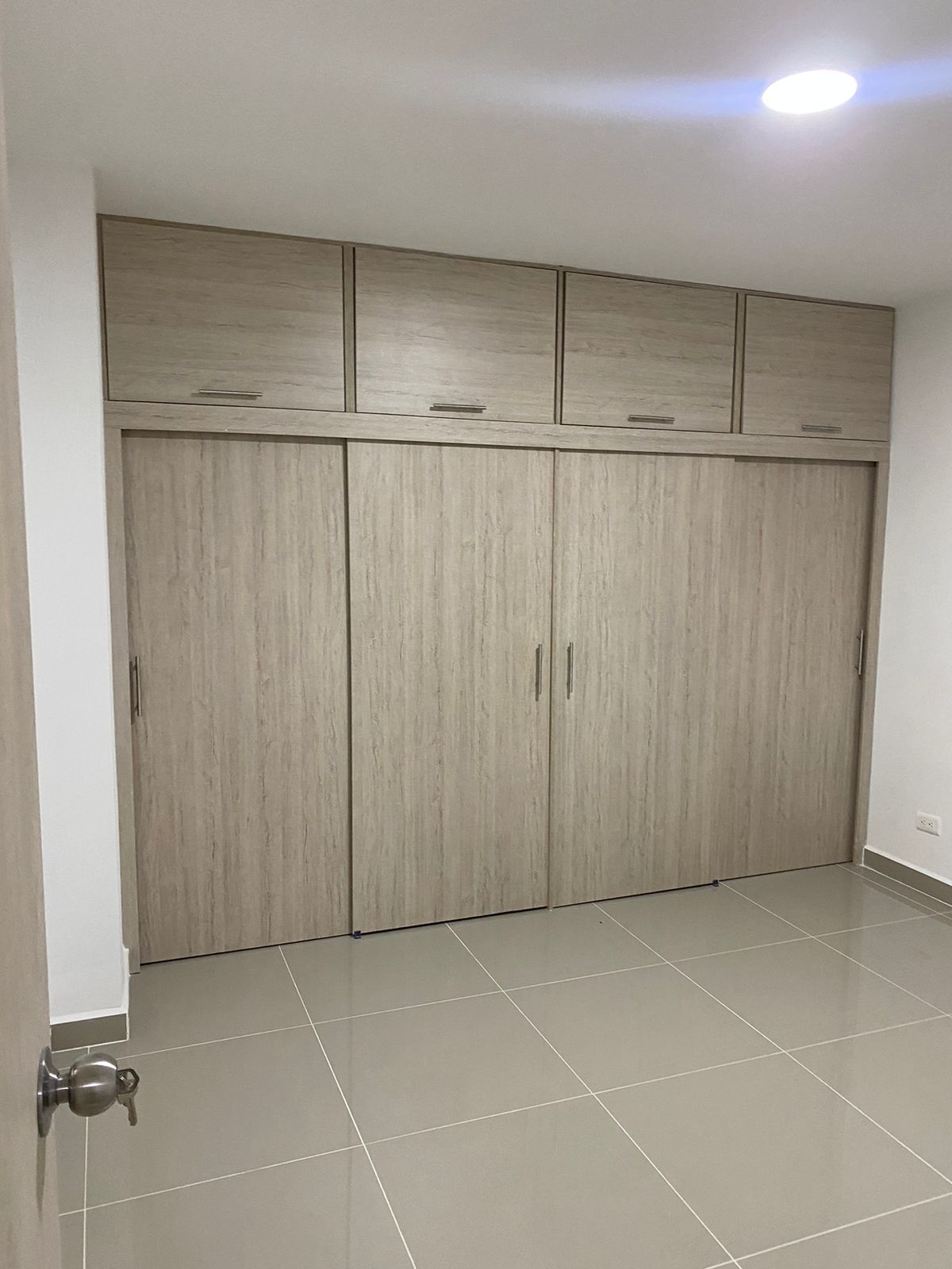 Apartamento de 2 alcobas en venta en Cabañas, Bello, 86 m² · foto 2 de 11