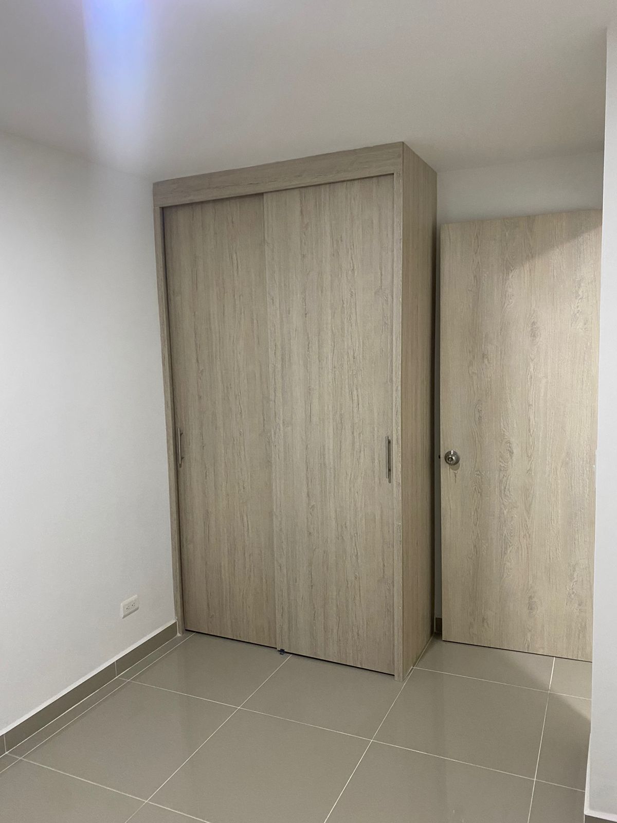 Apartamento de 2 alcobas en venta en Cabañas, Bello, 86 m² · foto 3 de 11