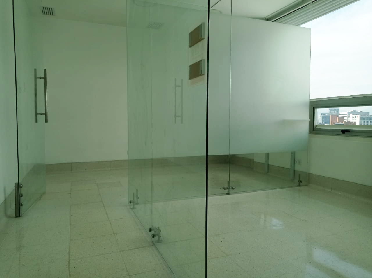 Consultorio en venta en La Florida, Medellín, 34 m² · foto 2 de 12