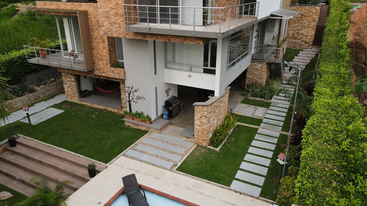 Casa de 5 alcobas en venta en Menzuly, Piedecuesta, 965 m² · foto 15 de 16