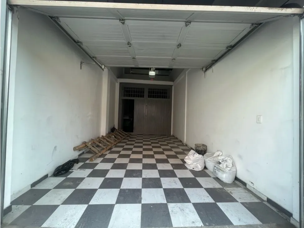 Bodega en venta en El Piloto, Cali, 120 m² · foto 2 de 11