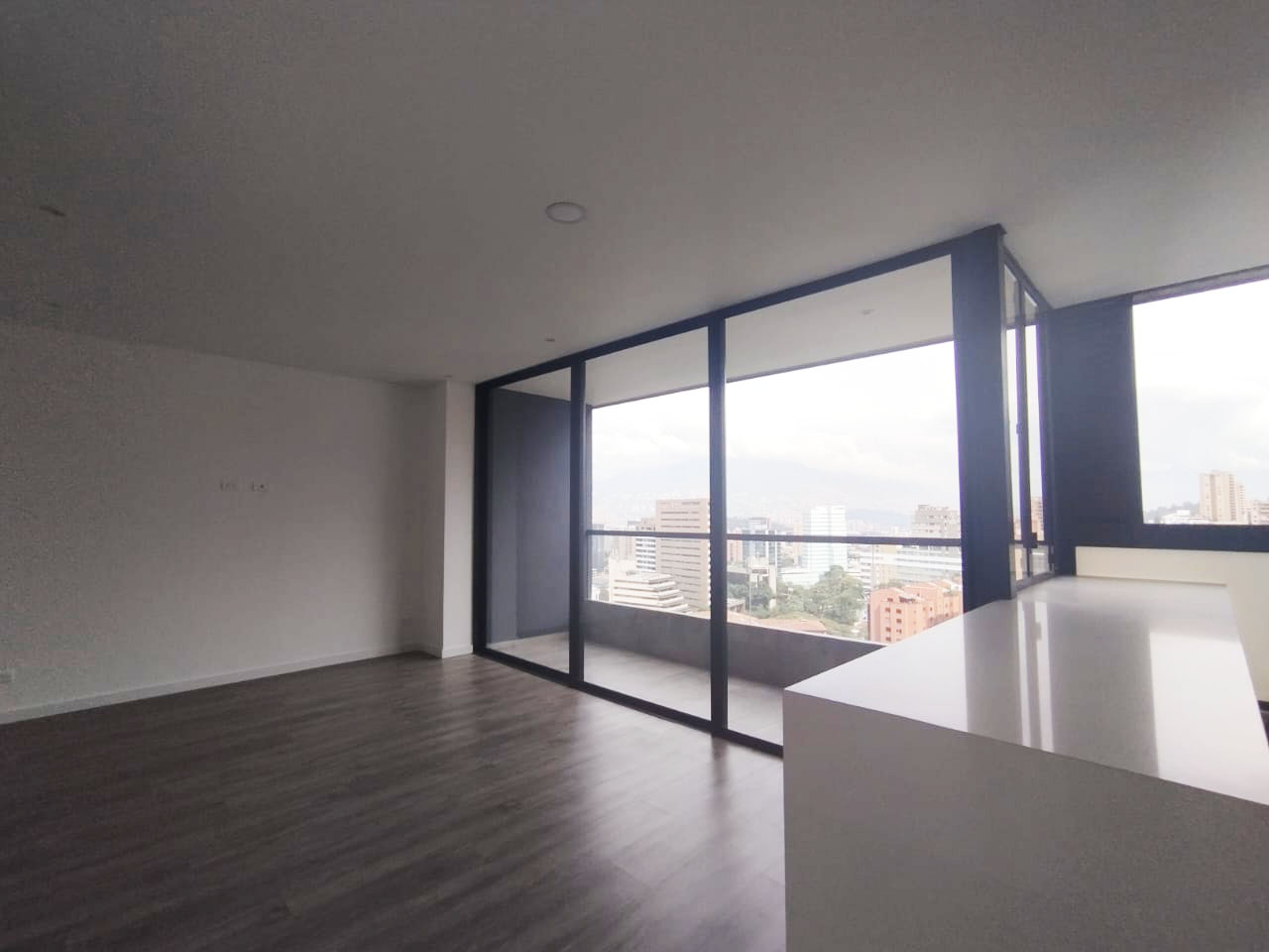 Apartamento en arriendo en Lalinde, Medellín · foto 2 de 17