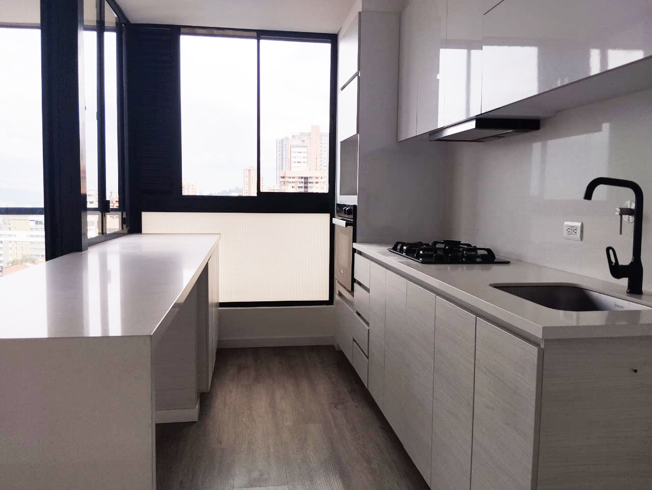 Apartamento en arriendo en Lalinde, Medellín · foto 6 de 17