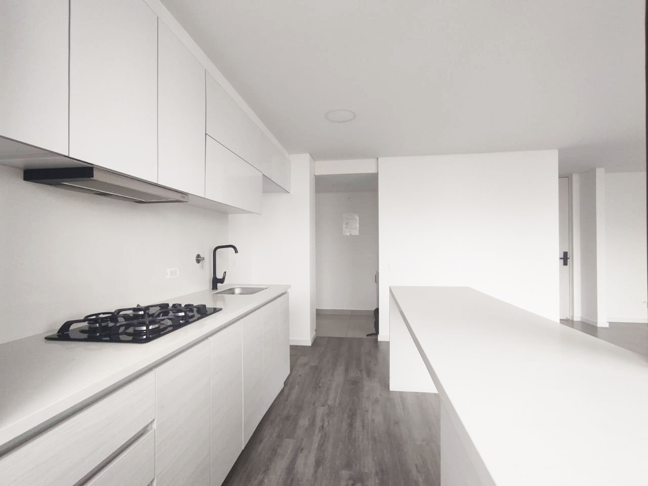 Apartamento en arriendo en Lalinde, Medellín · foto 7 de 17