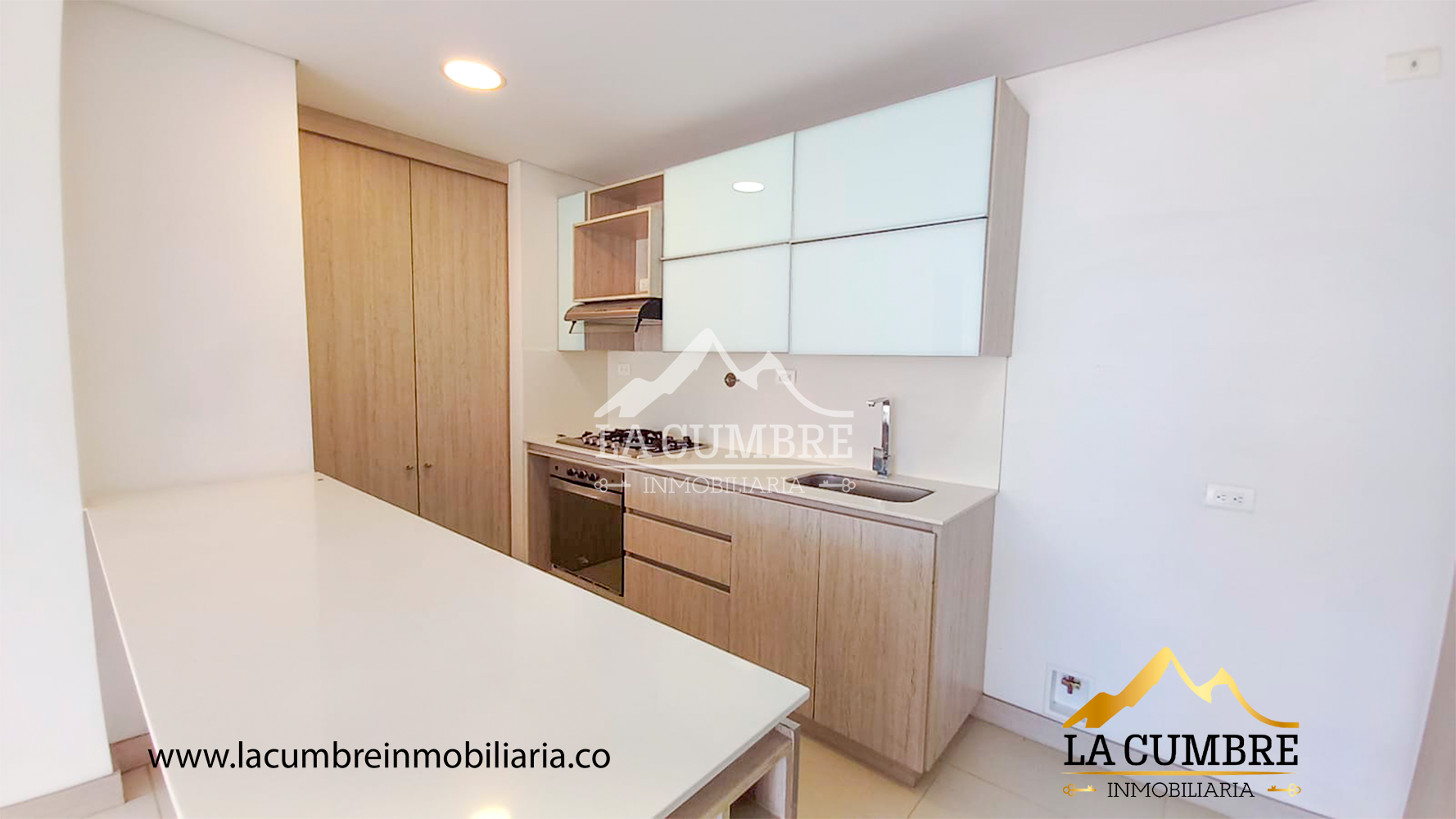 Apartamento en arriendo en Castropol, Medellín · foto 3 de 14