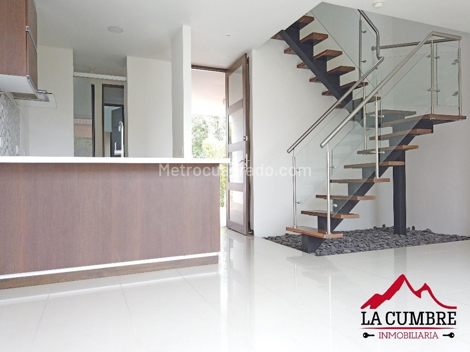 Casa de 3 alcobas en arriendo en San Lucas, Medellín, 186 m² · foto 2 de 10