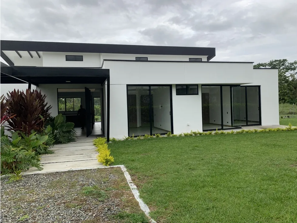 Casa de 5 alcobas en venta en Via El Eden, Armenia, 425 m² · foto 2 de 24