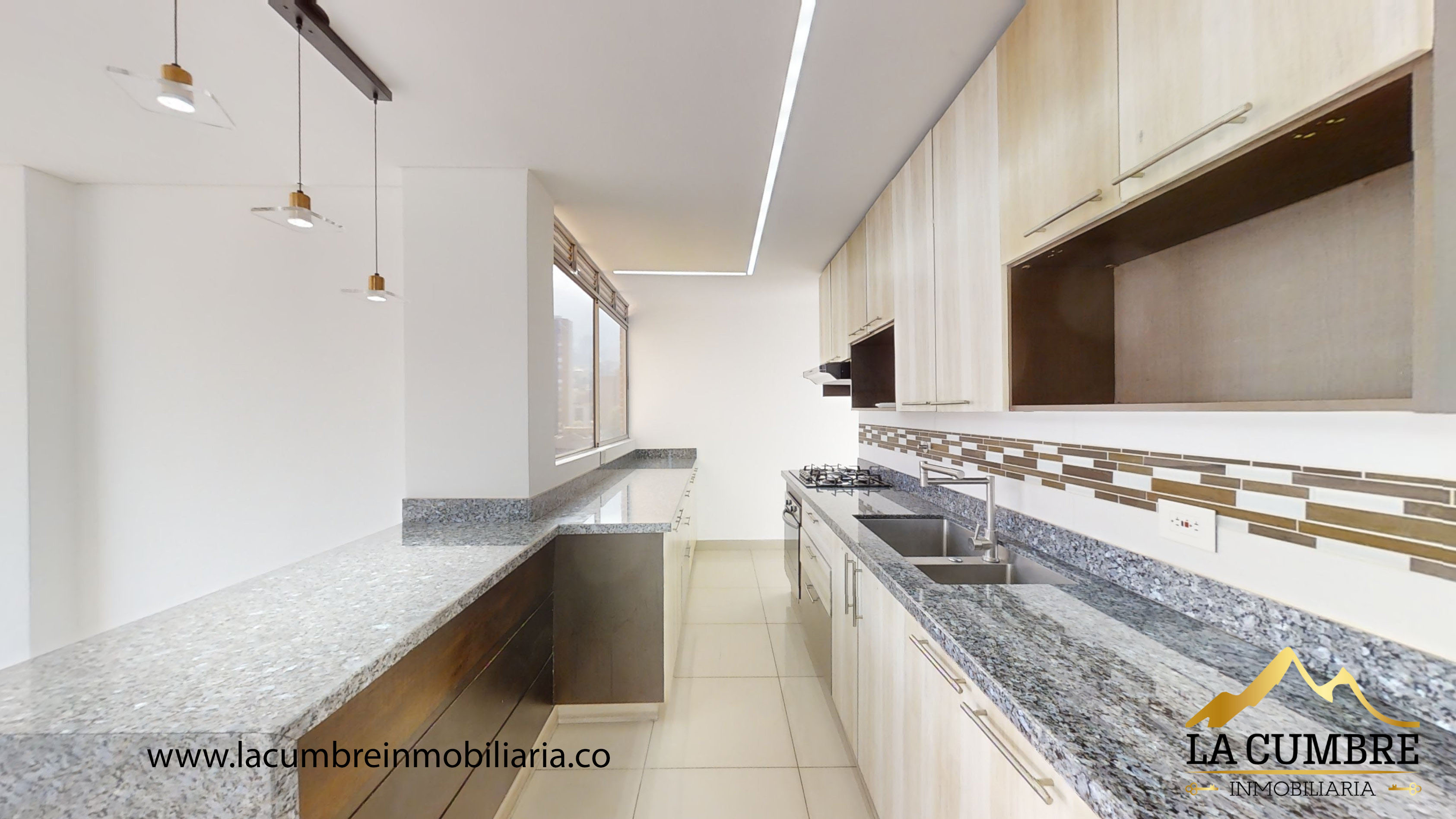 Apartamento de 3 alcobas en arriendo en Lalinde, Medellín, 137 m² · foto 3 de 12