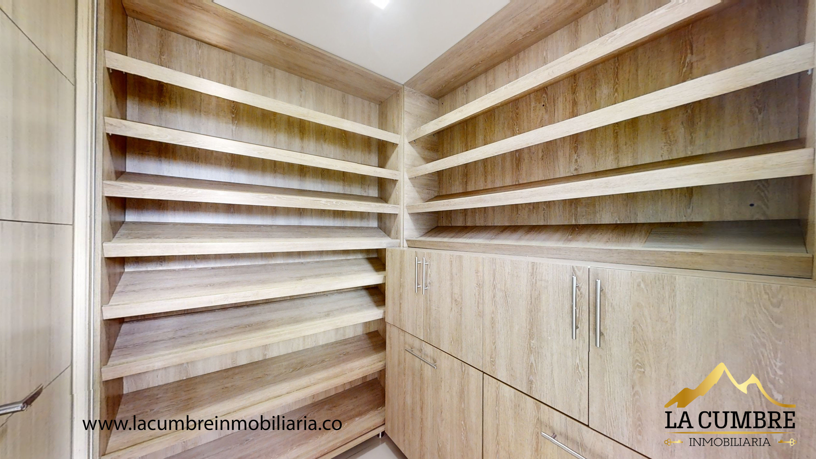 Apartamento de 3 alcobas en arriendo en Lalinde, Medellín, 137 m² · foto 5 de 12