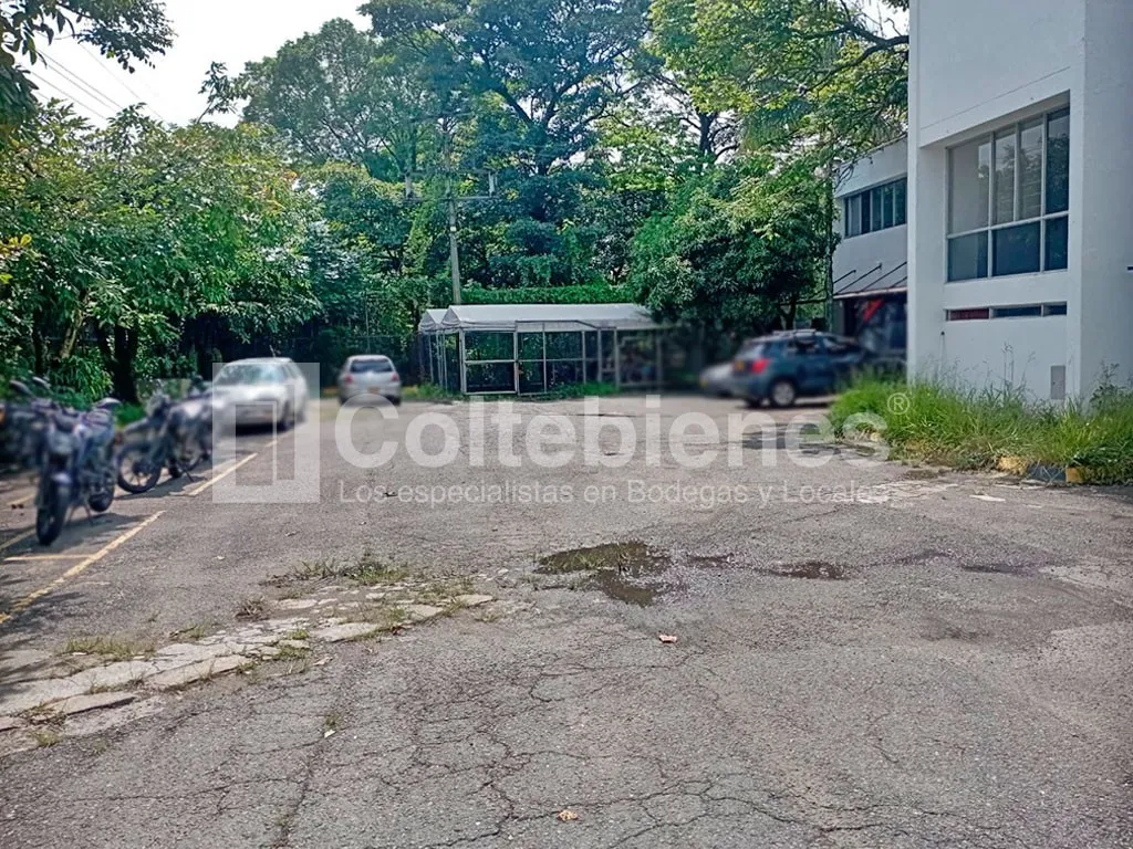 Bodega en venta en Centro, Itagüí · foto 3 de 24