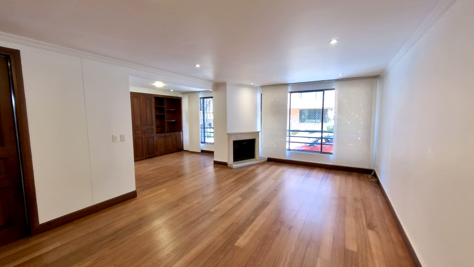 Apartamento de 3 alcobas en venta en Los Rosales, Bogotá, 156 m² · foto 2 de 18
