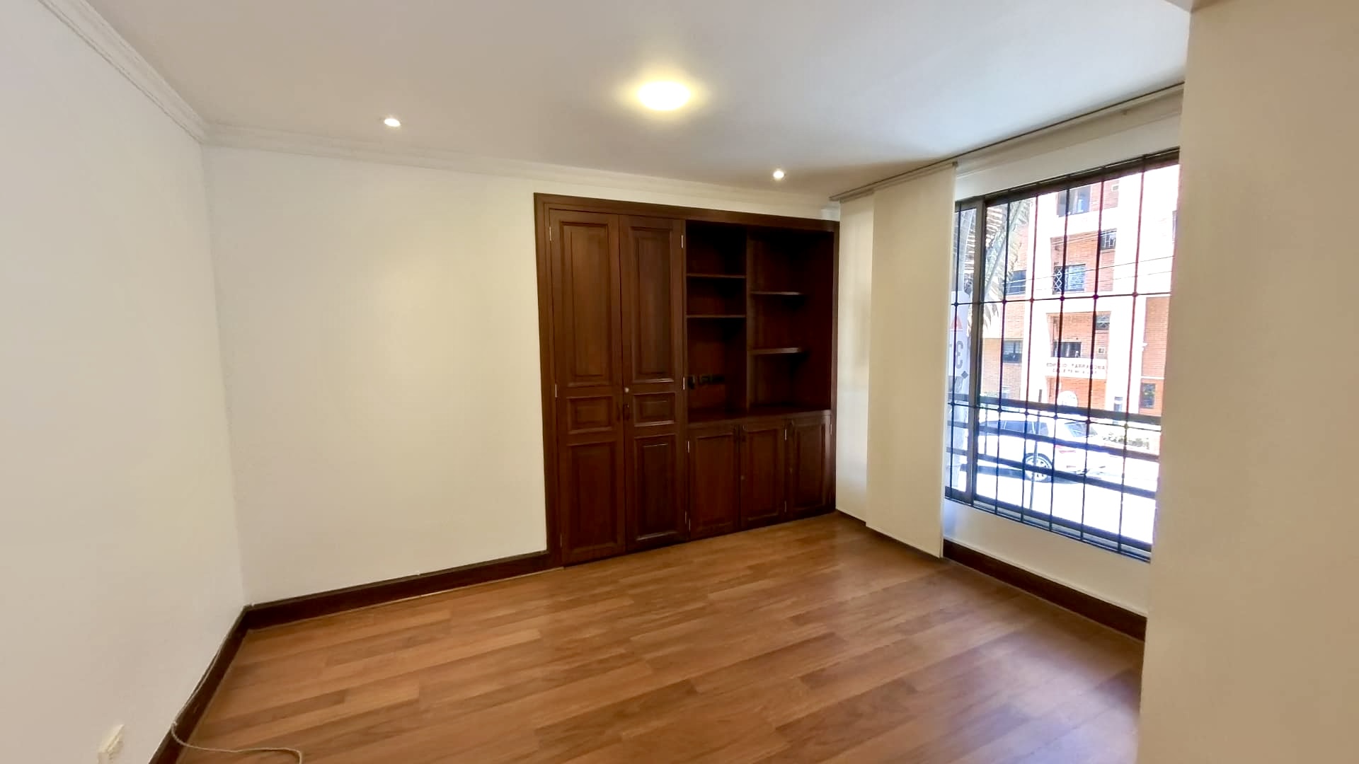 Apartamento de 3 alcobas en venta en Los Rosales, Bogotá, 156 m² · foto 3 de 18