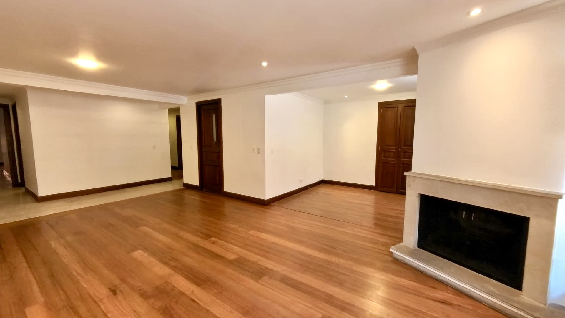 Apartamento de 3 alcobas en venta en Los Rosales, Bogotá, 156 m² · foto 4 de 18