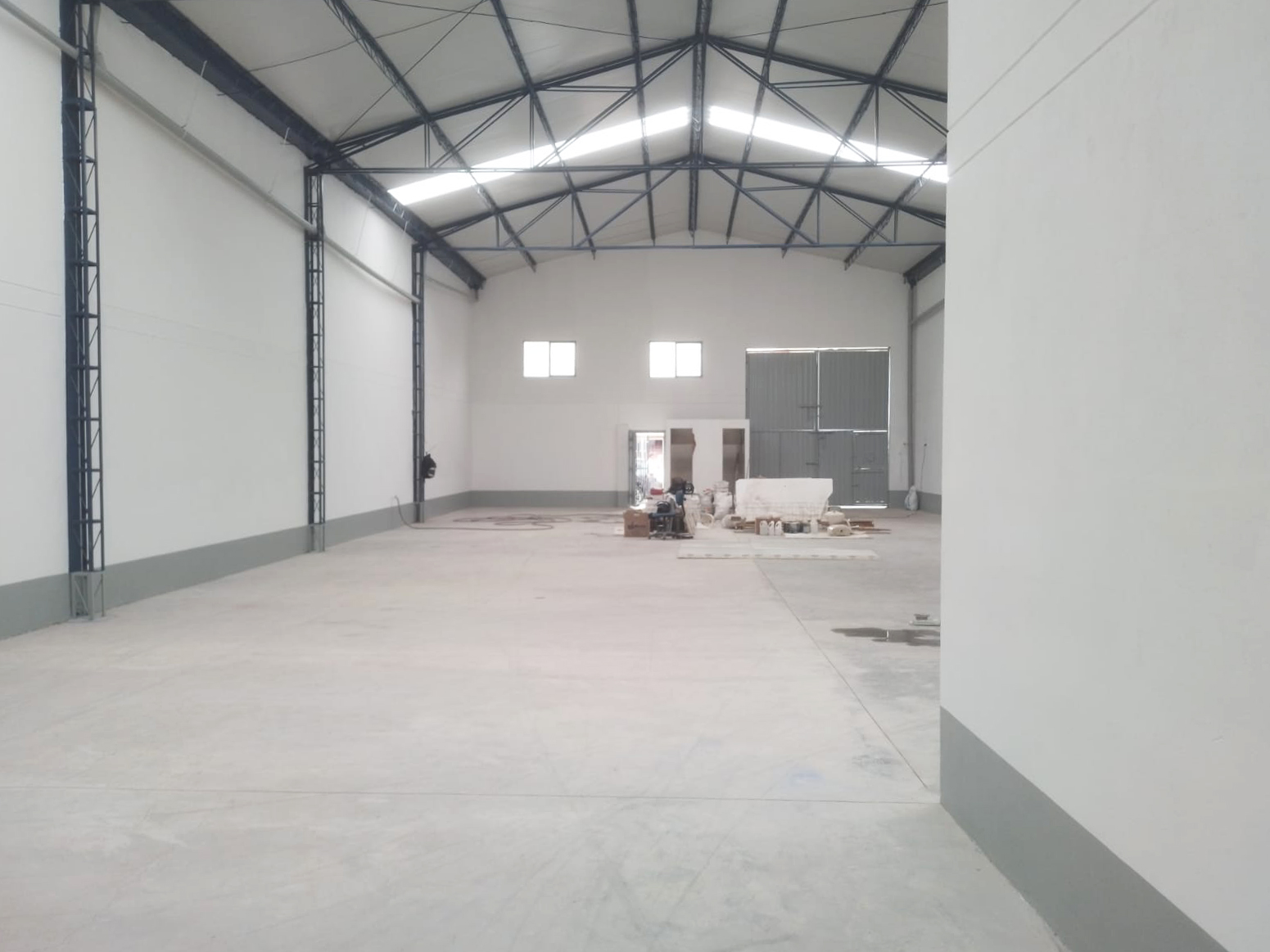 Bodega en arriendo en Cristo Rey, Medellín, 354 m² · foto 3 de 11