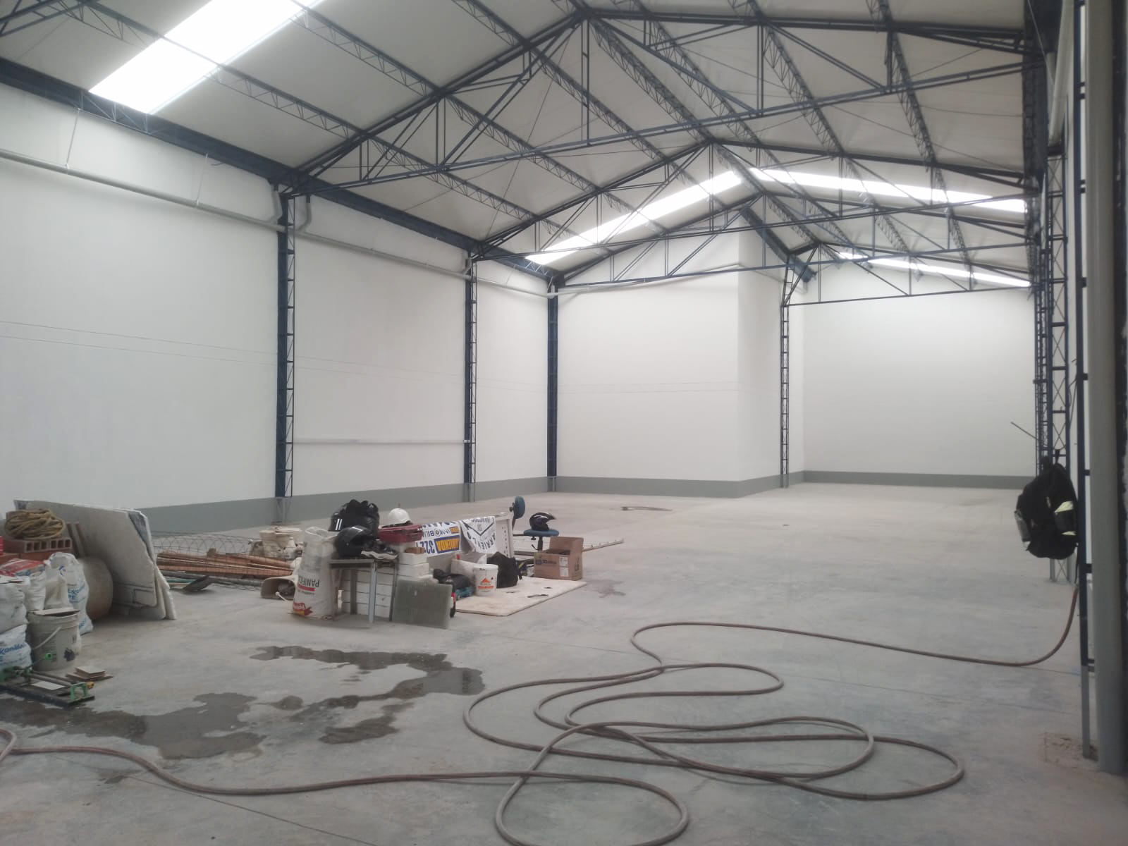 Bodega en arriendo en Cristo Rey, Medellín, 354 m² · foto 4 de 11