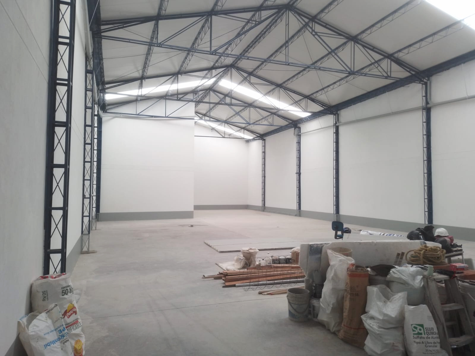 Bodega en arriendo en Cristo Rey, Medellín, 354 m² · foto 5 de 11