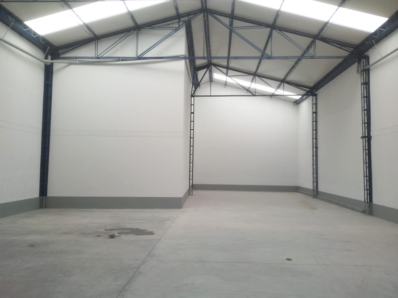 Bodega en arriendo en Cristo Rey, Medellín, 354 m² · foto 8 de 11