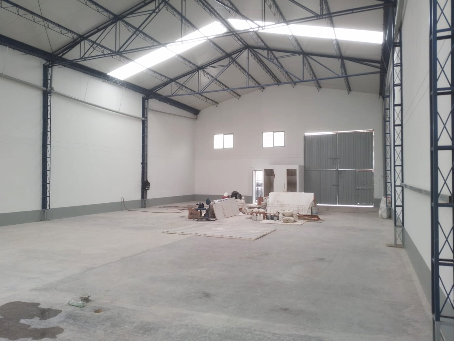 Bodega en arriendo en Cristo Rey, Medellín, 354 m² · foto 9 de 11