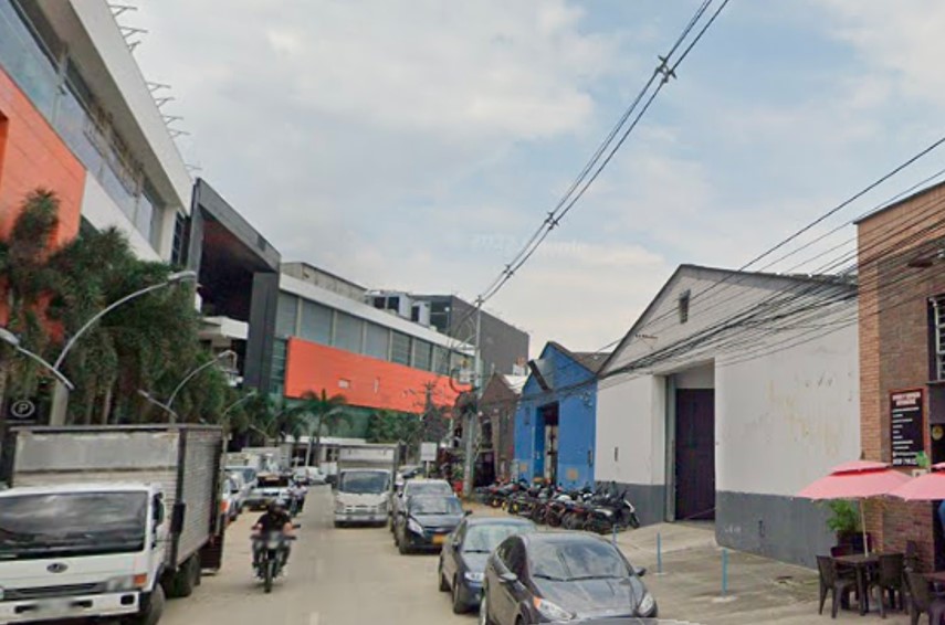 Bodega en venta en Perpetuo Socorro, Medellín, 1478 m² · foto 2 de 3