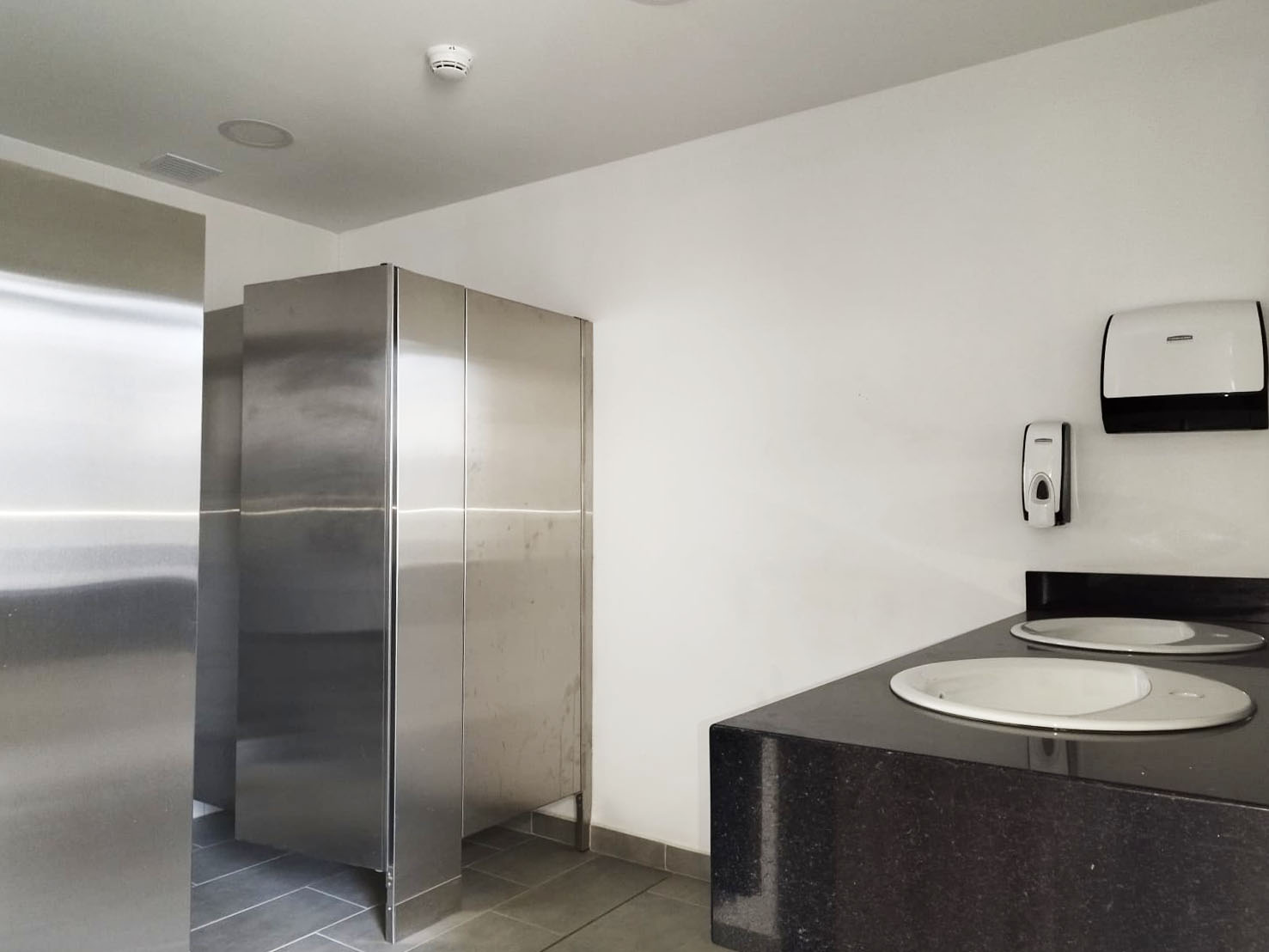 Oficina en arriendo en Altos Del Poblado, Envigado, 665 m² · foto 14 de 16