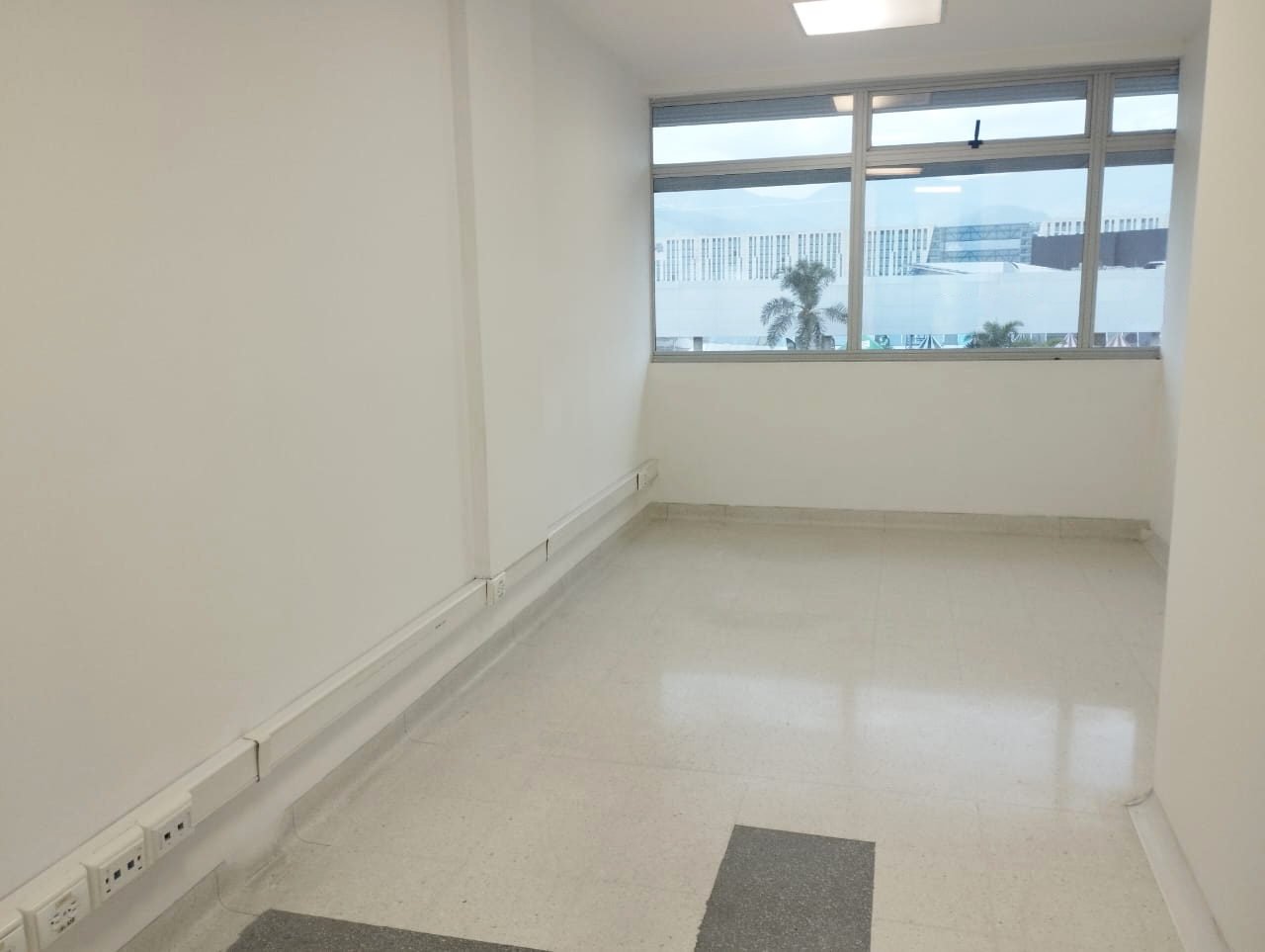 Consultorio en arriendo en San Diego, Medellín, 43 m² · foto 2 de 11