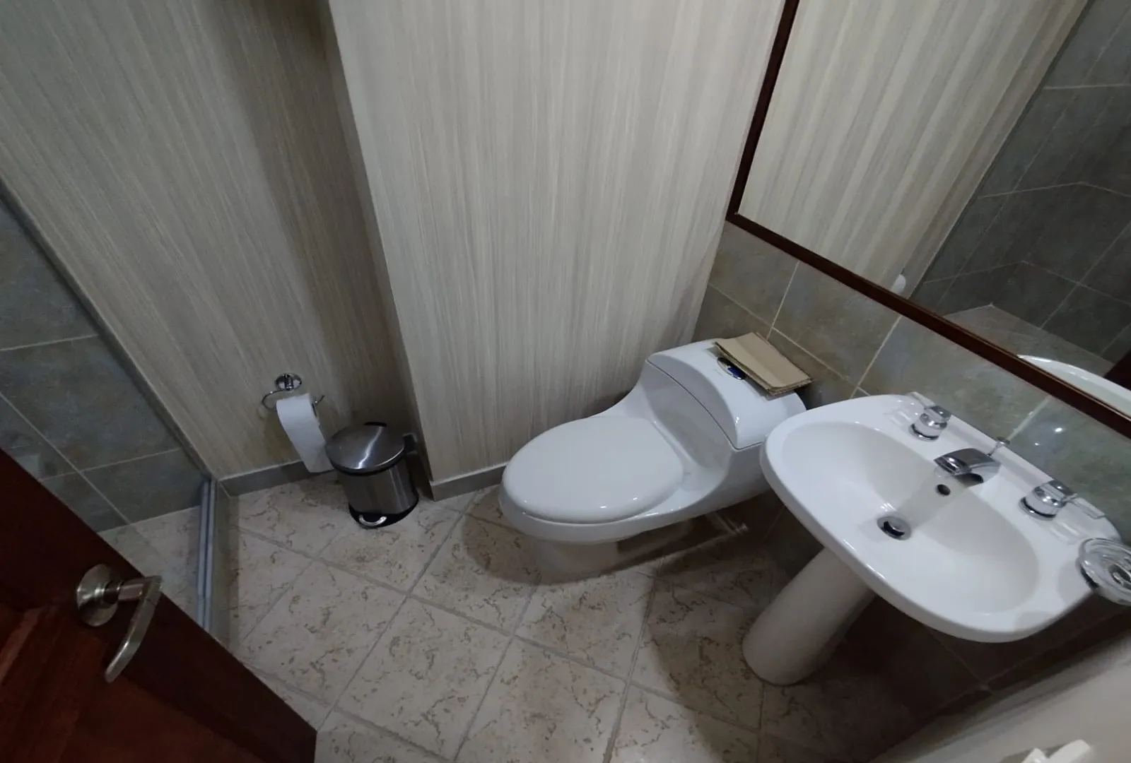 Apartamento de 2 alcobas en arriendo en El Poblado, Medellín, 128 m² · foto 16 de 20