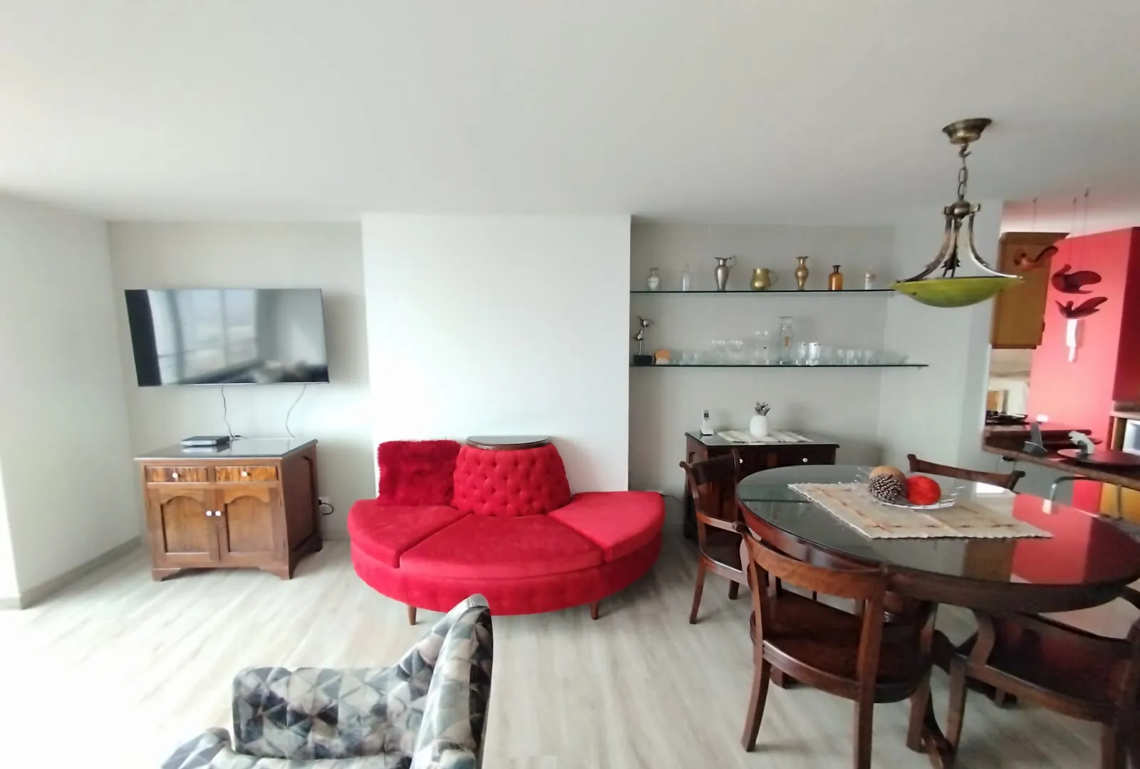 Apartamento de 2 alcobas en arriendo en El Poblado, Medellín, 128 m² · foto 2 de 20