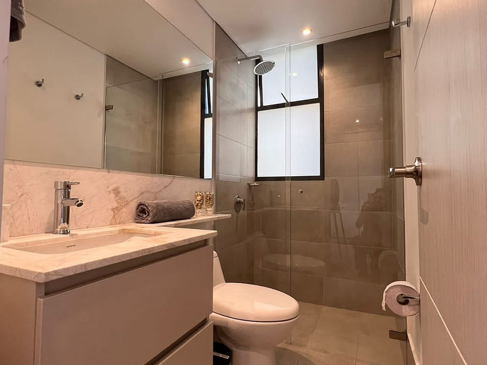 Apartamento en arriendo en Lalinde, Medellín · foto 11 de 12