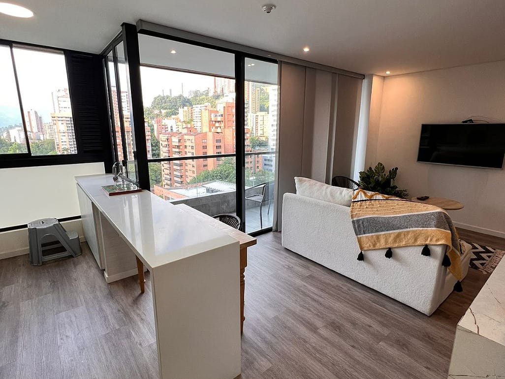 Apartamento en arriendo en Lalinde, Medellín · foto 2 de 12