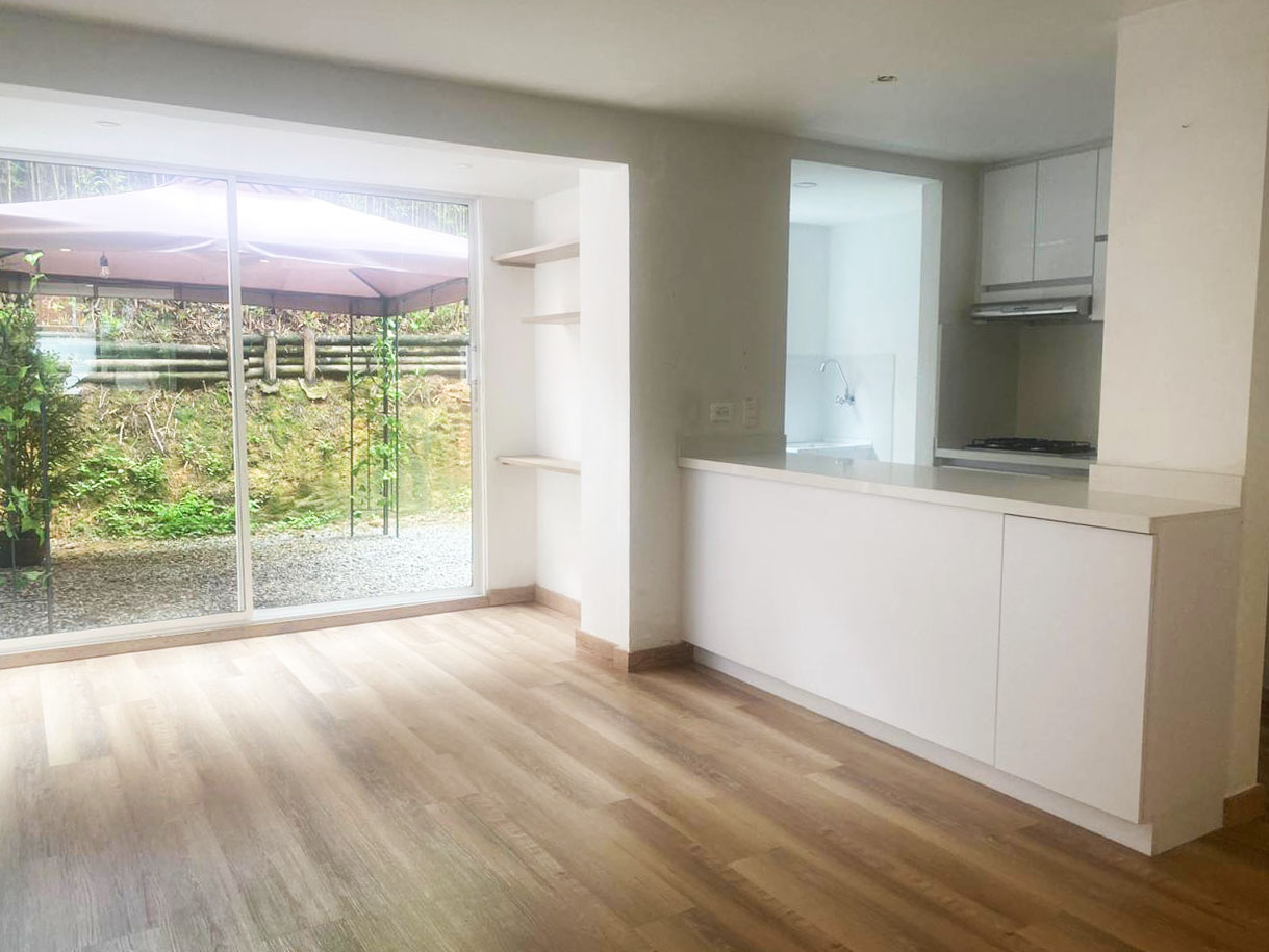 Casa de 3 alcobas en venta en Loma El Atravesado, Envigado, 145 m² · foto 2 de 19