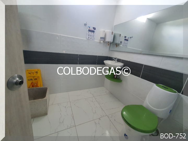 Bodega en venta en Romelia Alta, Dosquebradas, 900 m² · foto 9 de 24