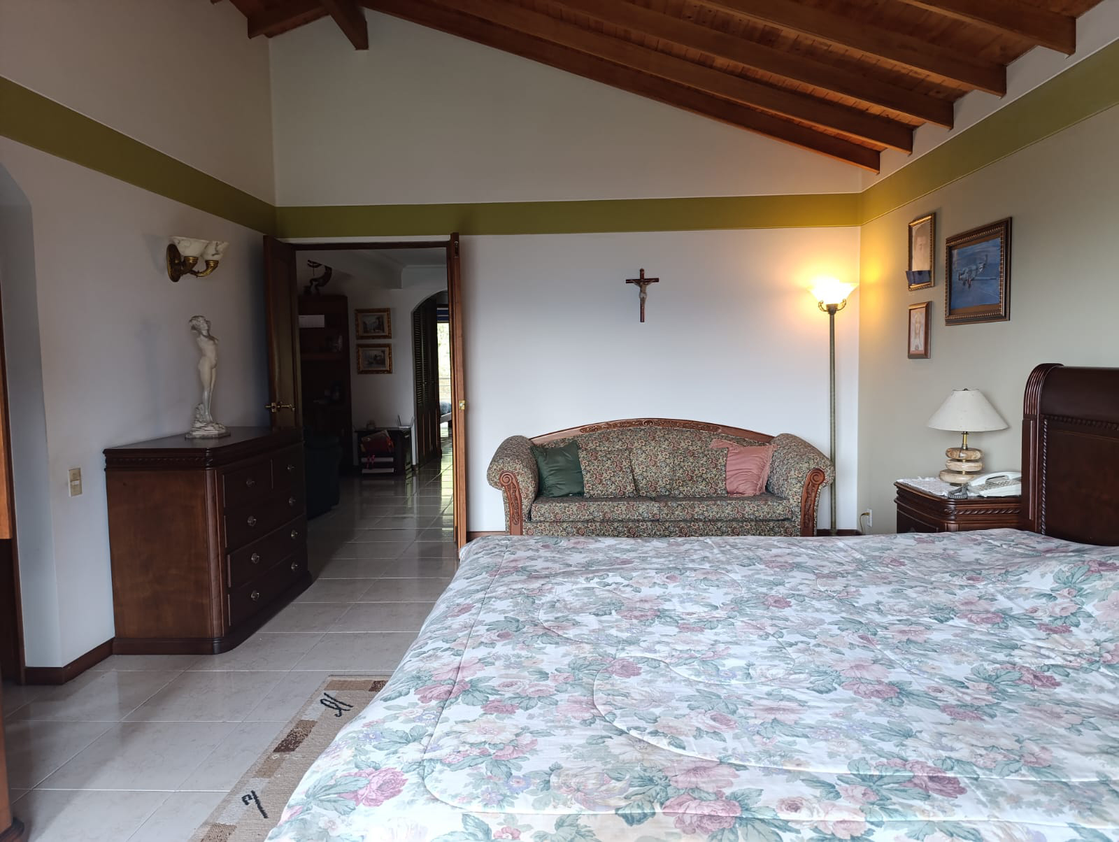 Casa de 3 alcobas en venta en La Calera, Medellín, 345 m² · foto 6 de 19