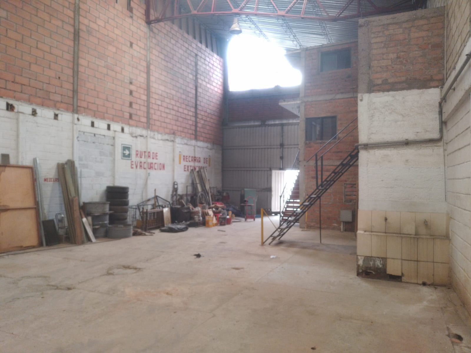 Bodega en arriendo en El Chagualo, Medellín, 240 m² · foto 2 de 16