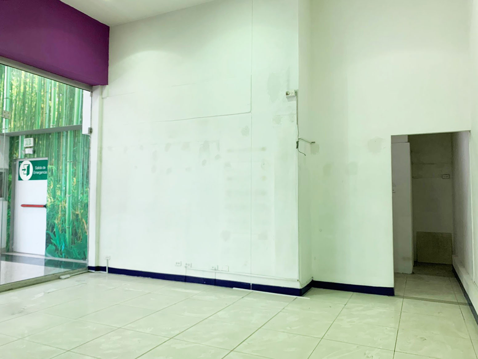 Local en arriendo en Colombia, Medellín, 61 m² · foto 9 de 11