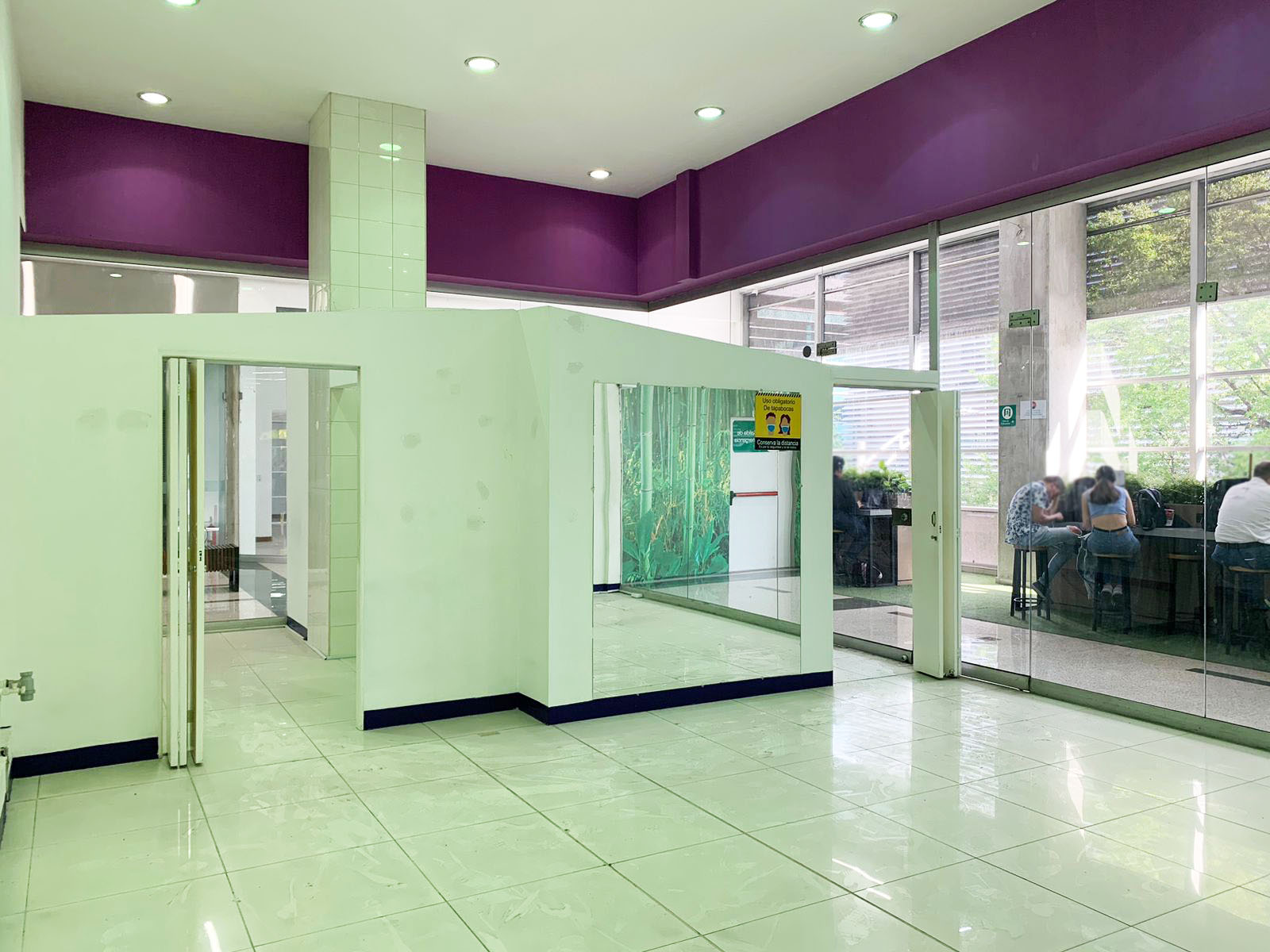 Local en arriendo en Colombia, Medellín, 61 m² · foto 2 de 11