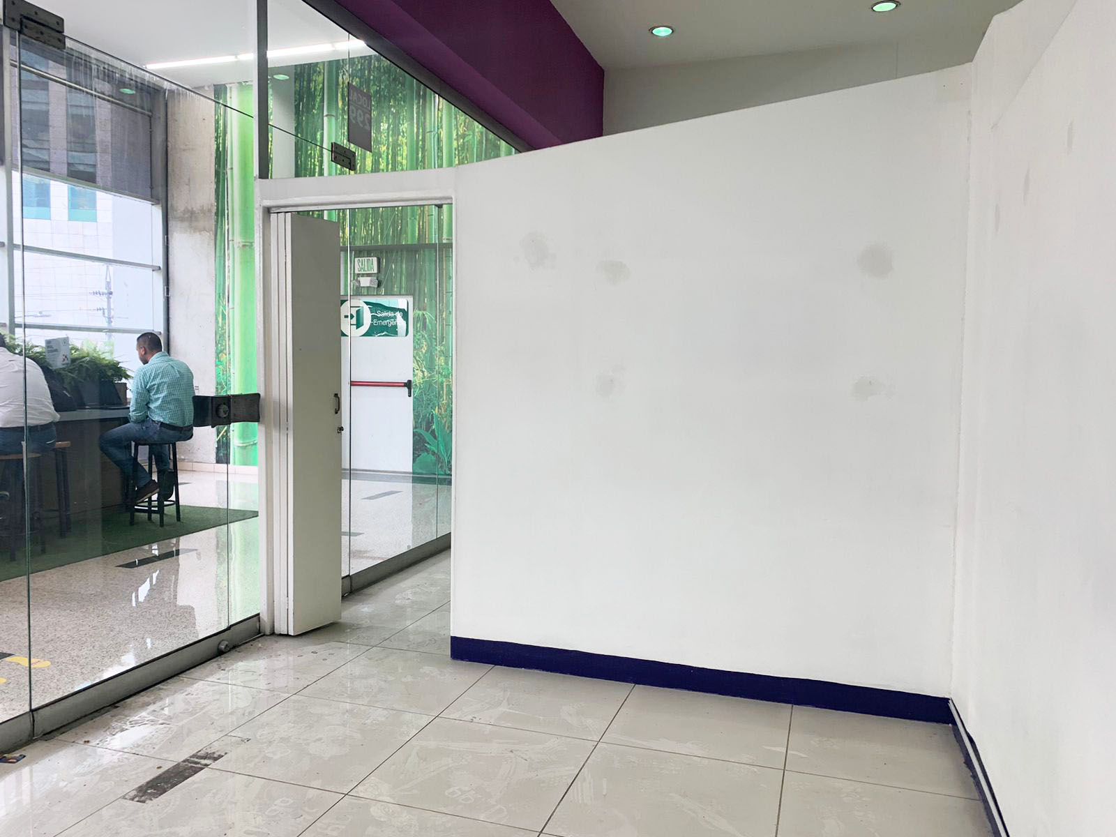 Local en arriendo en Colombia, Medellín, 61 m² · foto 4 de 11